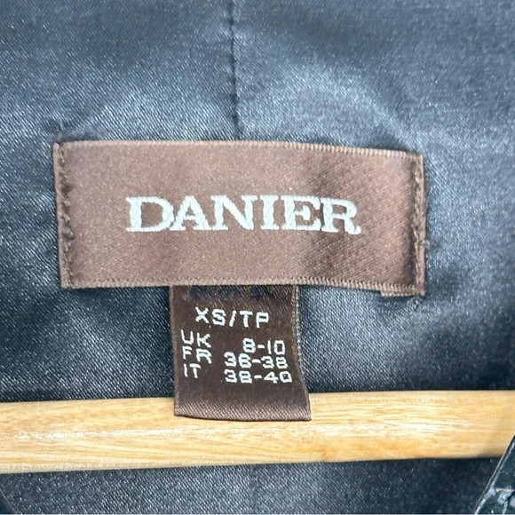 Danier Womans Leather Jacket Moto Biker Classic Zip Up Fitted Crop Black Size XS - Picture 7 of 8